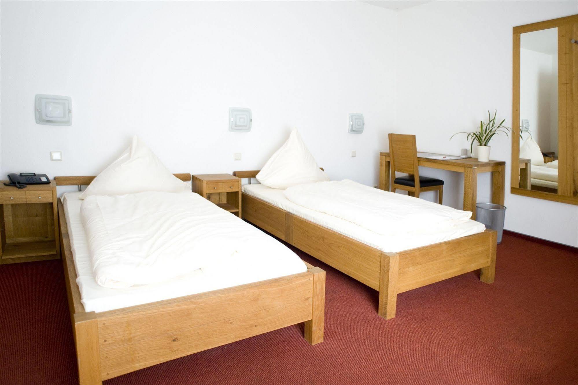 Hotel Flora 3*